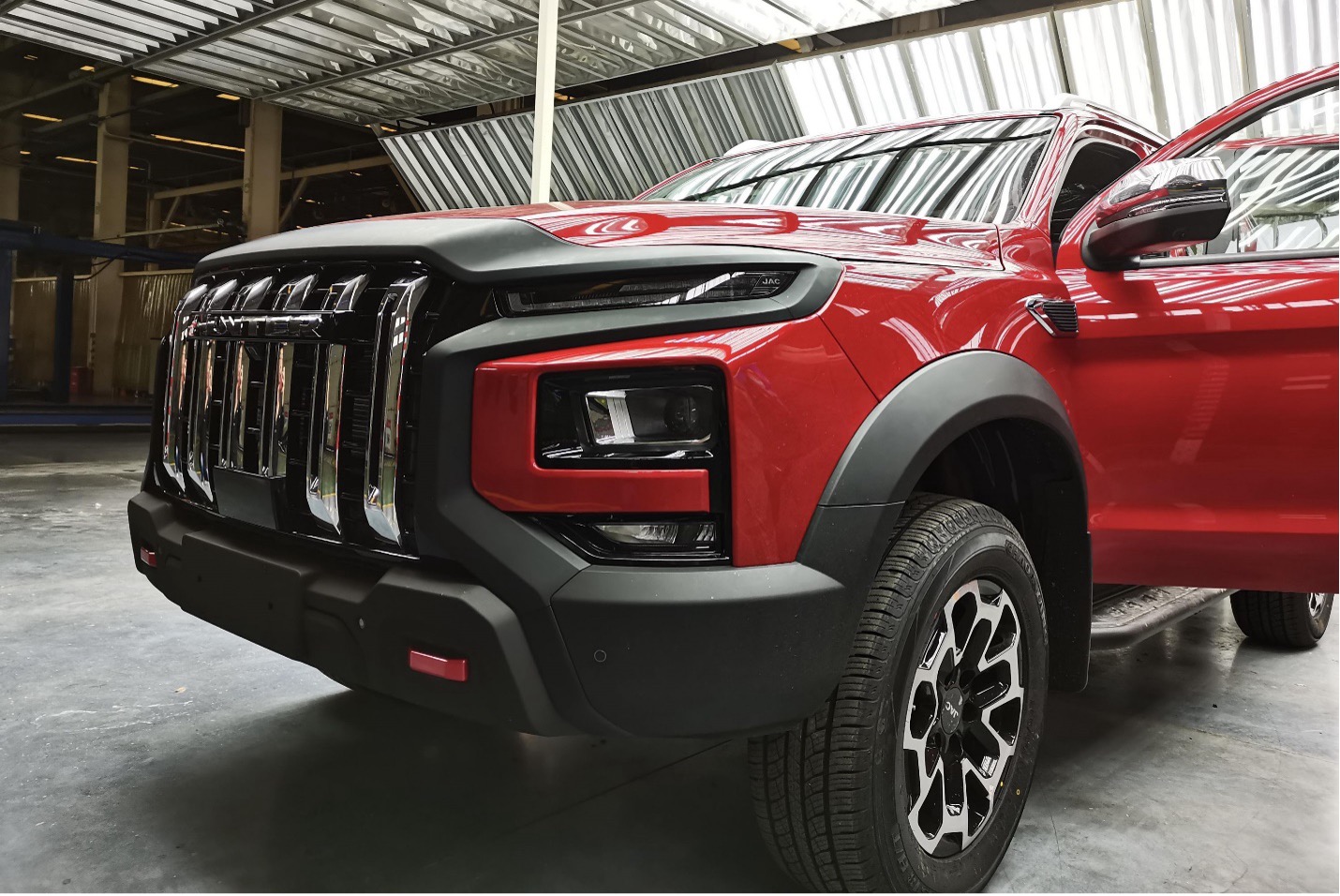 JAC T9 – це рамний пікап нового покоління