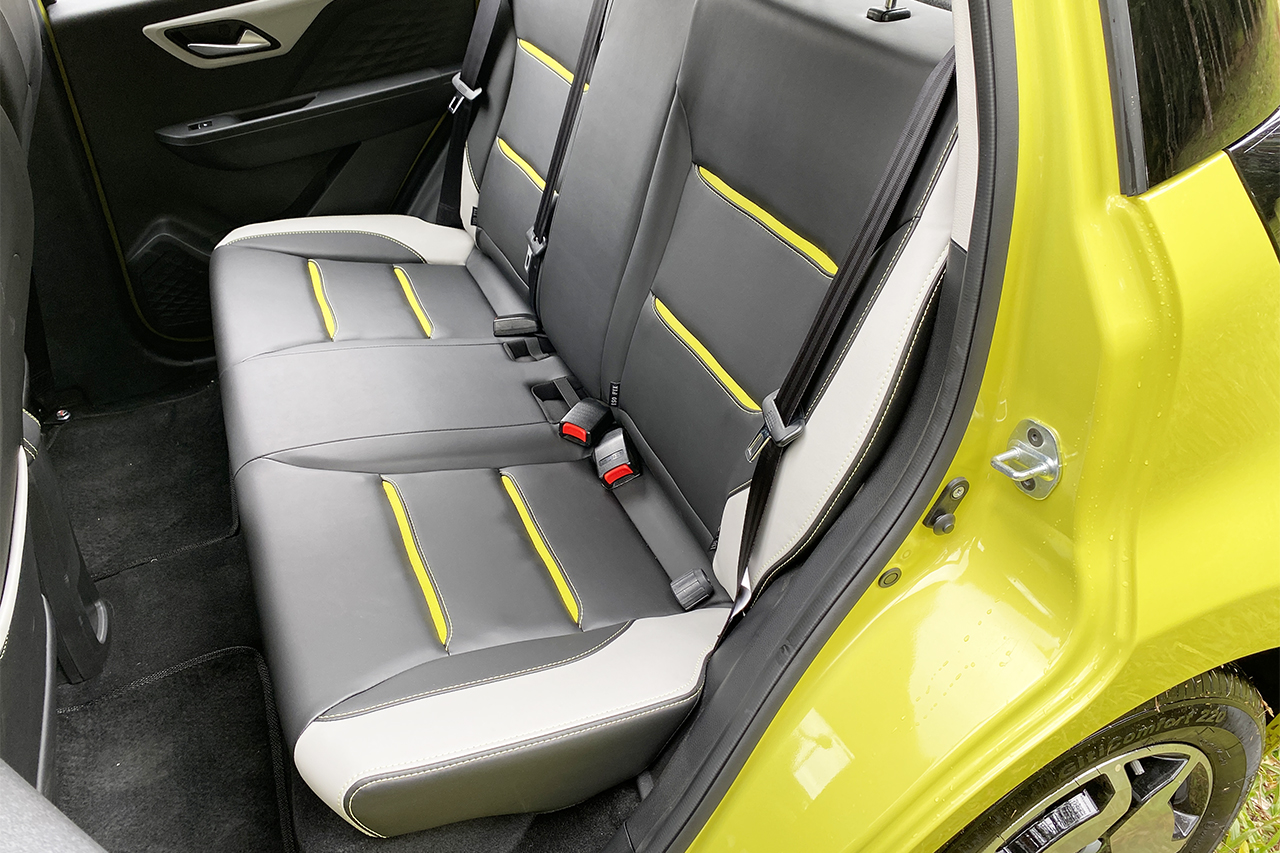 Інтер’єр автомобіля EV_JS1