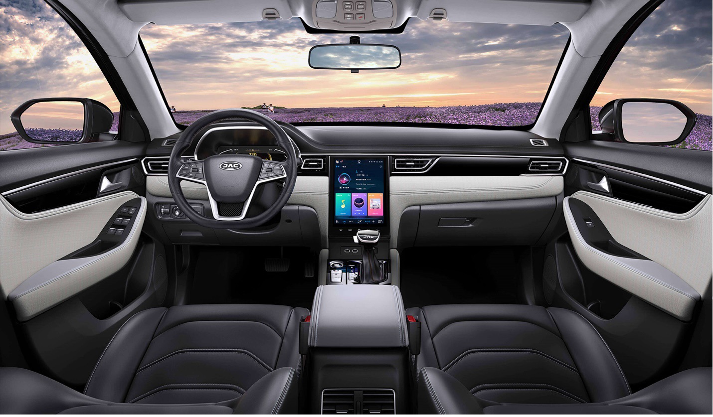 величезний центральний сенсорний дисплей діагоналлю 10,4 дюйми