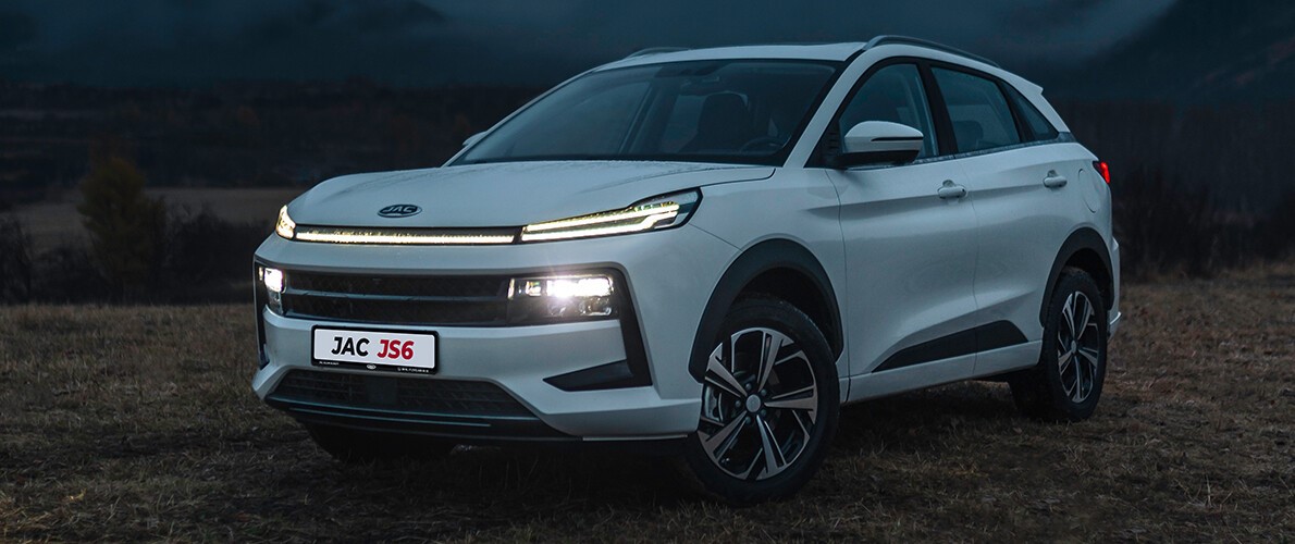 Салон відразу приваблює дизайнерською обробкою та гарною ергономікою