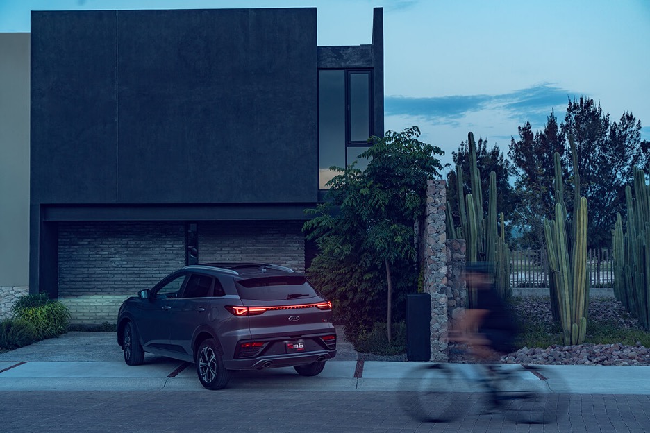 фари обладнанні функціями -Проводи мене додому- та -Зустрінь мене-