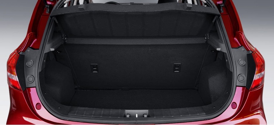 розмір багажного відділення  об’ємом 450 літрів